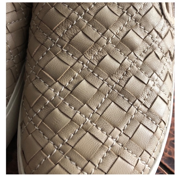 FRYE SLIP ONS SIZE 7.5 - Picture 5 of 13